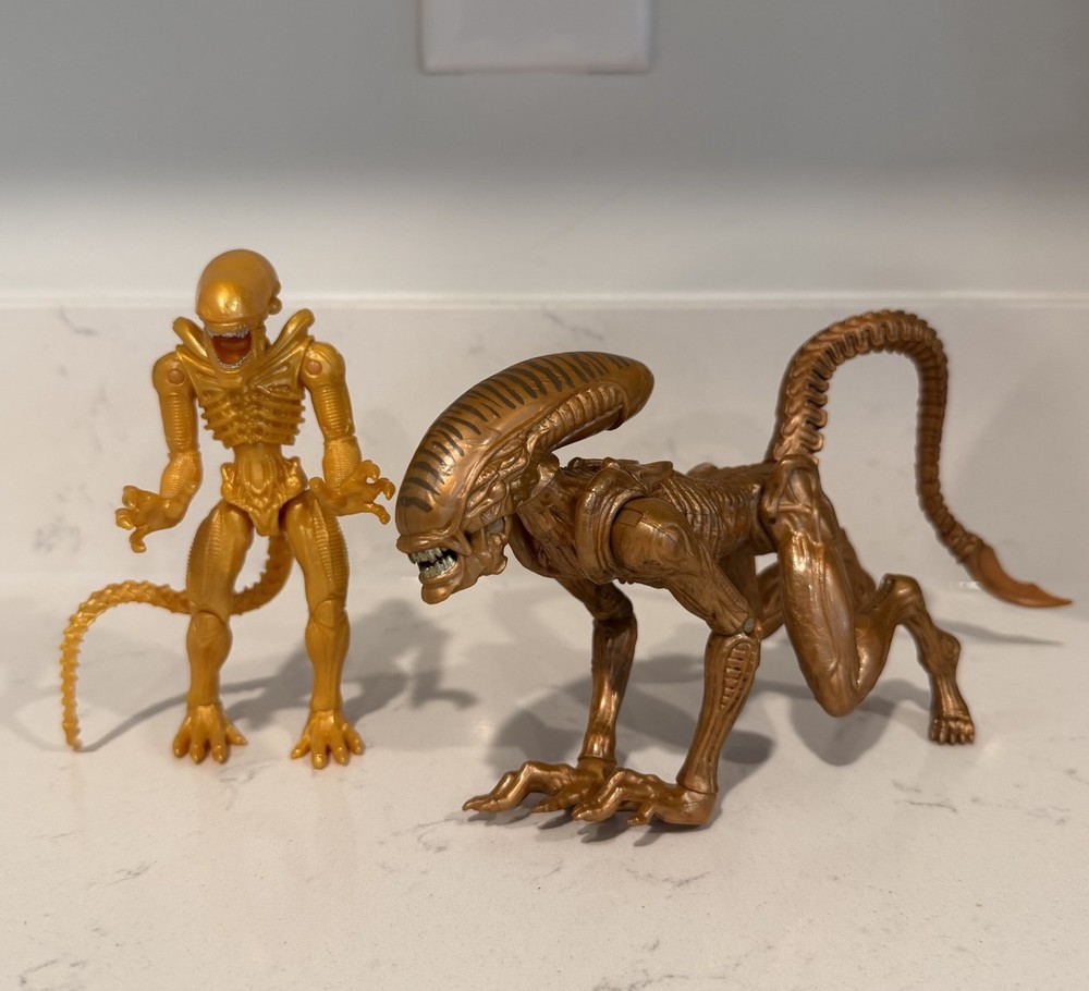 Alien Xenomorph Action Figure Lot of 2 2020 Action Figures Sci-Fi Movie Toys
