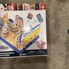 Mini Brands Disney Store 24 Piece 5 Minis PLAYSET Zuru