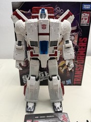 Hasbro Transformers War for Cybertron Trilogy Siege Jetfire