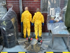 Manipple Studio 1/12 Breaking Bad Walter and Jessie Mezco Style Hazmat Figures