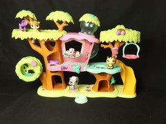 LPS Magic Motion Treehouse with Littlest Pet. Shop animals and accessories.