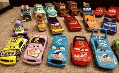 Disney Pixar The World of Cars Burning Up the Track Case & 34 diecast Cars rare