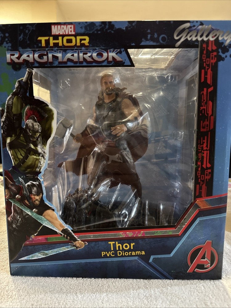 Marvel Gallery Thor: Ragnarok] 10″ PVC Diorama Diamond Select Signed By Sculptor