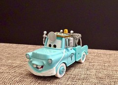Disney Pixar The World of Cars Burning Up the Track Case & 34 diecast Cars rare