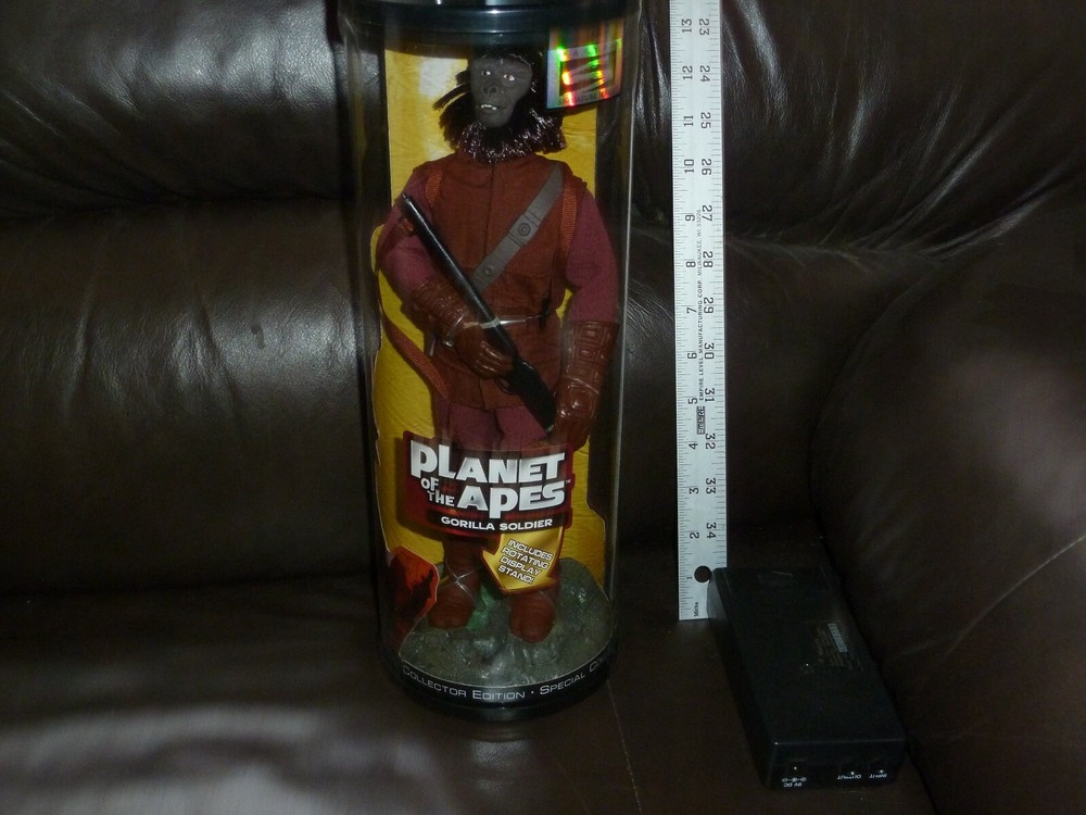 PLANET OF THE APES GORILLA SOLDIER WITH ROTATING BASE FIGURE 12 inch HASBRO