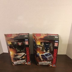 Transformers Kingdom War for Cybertron Deluxe Class Wheeljack , Autobot Pipes