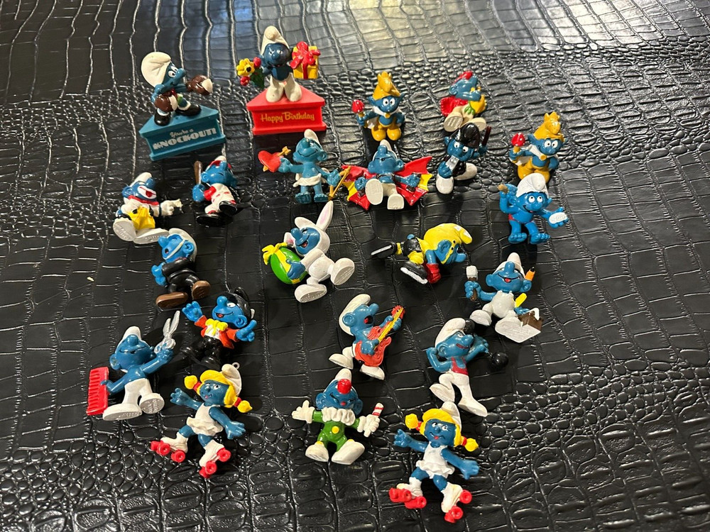 Vintage Smurf Figures PVC lot of 22 (s4)