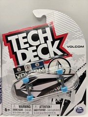 New Tech Deck Volcom Diamond Shape Cut Ultra Rare & Baker Kader Fingerboards