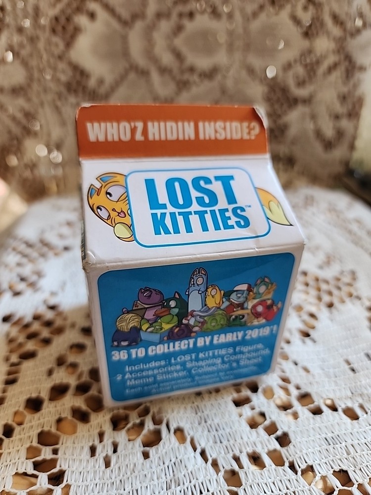 Lost Kitties Who’z Hidin Inside? From The World Of Littlest Pet Shop