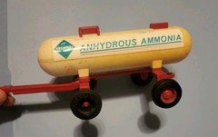Vintage Ertl 1980s Anhydrous Ammonia Tank Die Cast Plastic Red White Farm