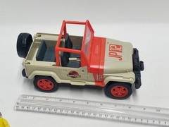 2020 Jurassic World Park Legacy Dennis Nedry Getaway Action Figure & Jeep #12