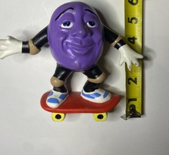 Vintage California raisins on a skateboard 5 1/2 inches tall