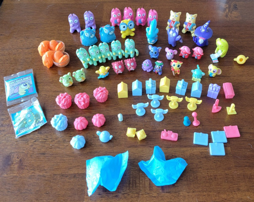 Lost Kitties Figurine Lot – 36 Figures + 33 accessories