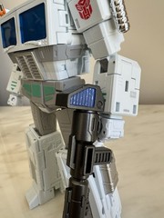 MD005 Transformers SS86 White Optimus Prime AKA Ultra Magnus