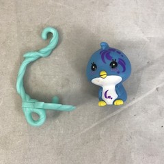 BANANA BUNCH Pawka Penguin Figure & Yellow Banana 2018 Cepia Loose