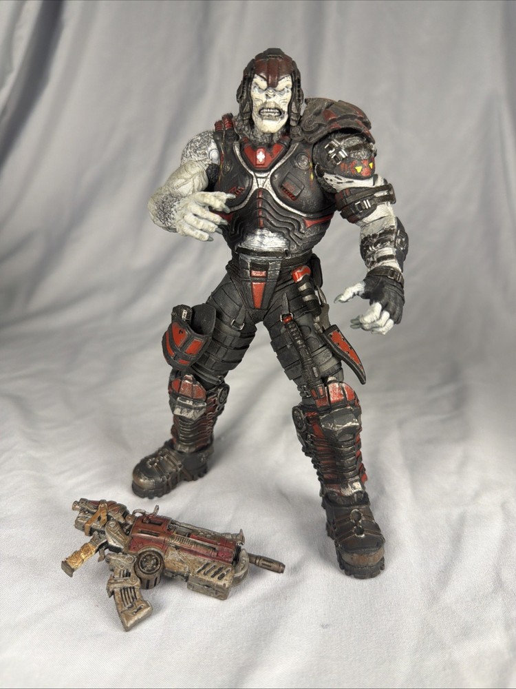 NECA Gears of War 2 Locust Drone 7” Figure With Helmet Toys R Us Exclusive