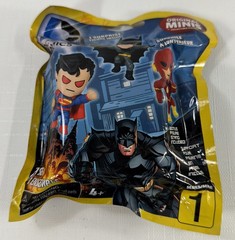 NEW DC Comics – Mini Figure PACK (1 Random Figure) – Blip Toys Series 1 w Stand