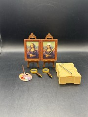 ZURU Mini Brands Create Masterpieces – Mona Lisa & Mona Lisa with Baseball Hat