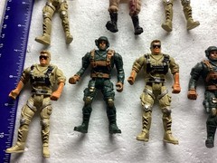 Unbranded Action Figures Army Men Military Soldiers Lot of 11.