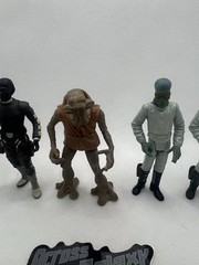 Hasbro Star Wars 3.75 Action Figures Loose Lot see photos / Mos Eisley Cantina