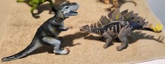 TOY DINOSAURS – BATTERY OPERATED SOUND – Lot 4 Different