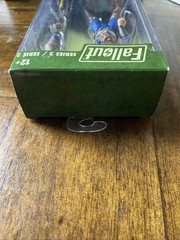 Fallout 4-Inch Mega Merge Action Figure Series 2 #8 Vault Dweller 2018