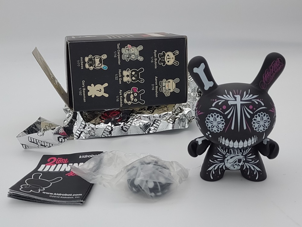 Kidrobot 2010 Dunny 2Tone Untitled By Maxx242 (Black Version) 3″ Figure 1/16