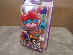 Polly Pocket DreamWorks Trolls Compact Playset With Poppy & Branch
