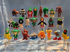 LOT OF 24 TRALALERO TRALALA 24 PIECE TOY SET ACTION FIGURES MINI COLLECTIBLES