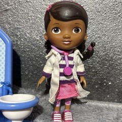 Disney Jr Just Play Talking Vet Desk 6″ Doc McStuffins Doll Toy Figure Lot