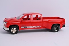New Ray 1/20 Scale 2020 Chevy Silverado 3500HD Plastic Dually Pickup Truck