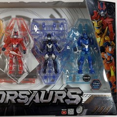 MGA Entertainment Armorsaurs Aquatech Pilot Pack Figures + Weapons