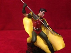 Robin 1997 DC Comics Statue 5 1/2 Inches Tall 3 Inches Wide / Pre-Owned MINT