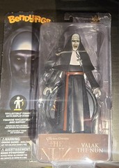 BendyFigs The Noble Collection The Nun: Valak The Nun 7″ Figure on Card