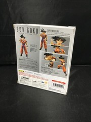 Genuine Bandai S.H. Figuarts Dragon Ball Z Son Goku A Saiyan Raised on Earth NEW