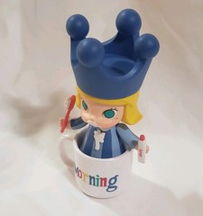 One Day of Molly Series Morning Brushing Teeth Popmart