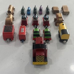 Misc Mixed Lot 19 Wooden/Die Cast/Plastic Train Cars. Thomas The Train/Unknown