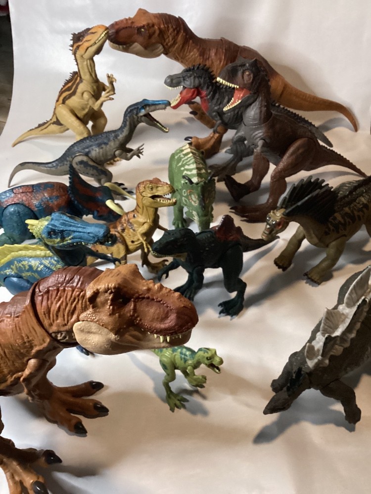 Jurassic World – Lot of 14 Dinosaurs – Large triceratops T. Rex