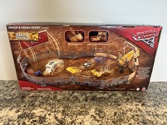 Disney Pixar Cars 3 Crazy 8 Crashers Smash & Crash Derby Playset – RARE – NEW