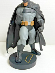 DC Designer Series ANDY KUBERT – Batman Statue Dark Knight #1384 of 5000