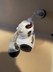 Robot Robo Fighting Combat Set Sharper Image 1005547 White NO REMOTE