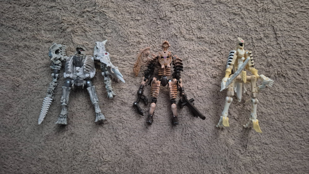 Hasbro Takara Transformers WFC Kingdom, Fossilizer set of 3, sold as is