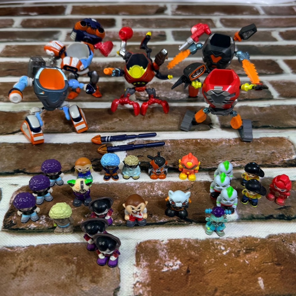 Ready2Robot Action Figure Lot Build Swap Battle Mix Match Mech Pilots MGA Toy