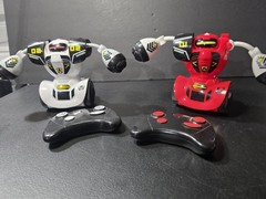 SHARPER IMAGE Remote Control Robot Multiplayer Combat Set Red & White RC Fight