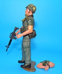 1:18 Ultimate Soldier Vietnam U.S Army 101st Infantry SGT Platoon Leader Figure