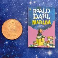 Mini Brands Book Series 1 – Roald Dahl: Matilda – Common