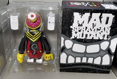 Vinyl Figure Mad Spray Can Mutants Graffiti Martian Toy 3 In box 8″ Figure