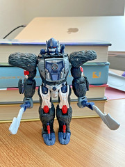USED OPTIMUS PRIMAL TRANSFORMERS WFC KINGDOM LOOSE COMPLETE