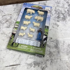 Country Life Farm Animals & Accessories Playset by New Ray #SS-05517 NIB Sheep