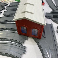 2001 ERTL Thomas The Train-Track-Turntable w/Shed-Crossing-Signals & More